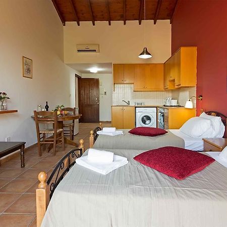 G&E Beach Apartments Polis Екстер'єр фото